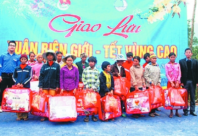 Tết ấm tình người 